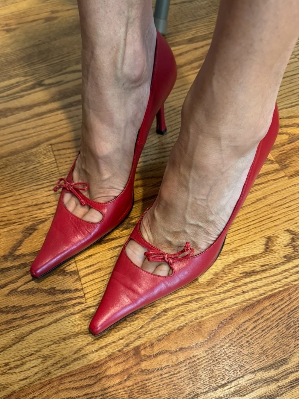 Charles David Red Pointed-Toe Pumps with Front Tie Decoration - Picture 9 of 11